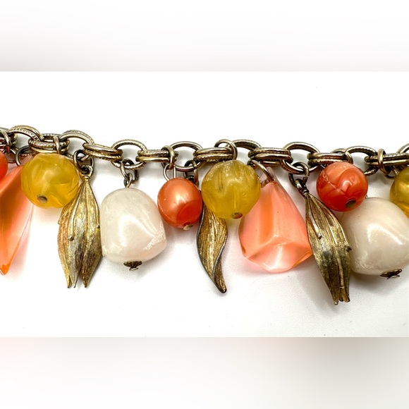 Vintage 1960s Chunky Lucite Bead and Gold Leaf Charm Bracelet - Picture 7 of 12